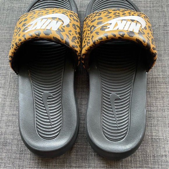 NIKE VICTORI ONE WOMENS PRINT SLIDES - Picture 6 of 10